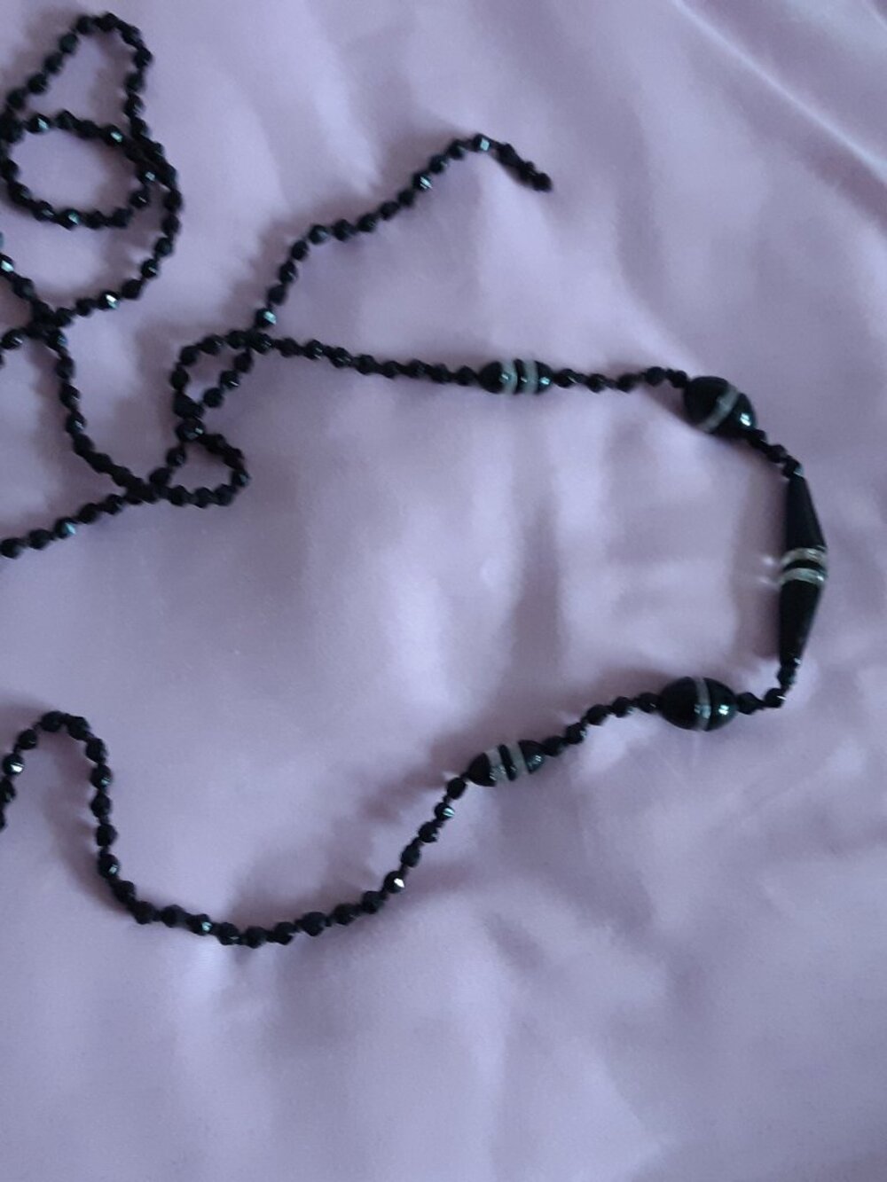 VINTAGE HAND KNOTTED JET BEAD NECKLACE 44 INCHS NO CLASP